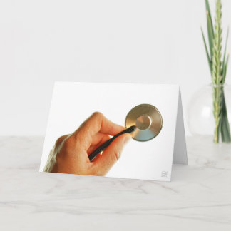 Stethoscoop in een hand voor een ziekenhuis sfeer. dankeskarte