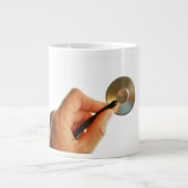 Stethoscoop in een hand voor een ziekenhuis sfeer. Jumbo-Tasse (Vorderseite)
