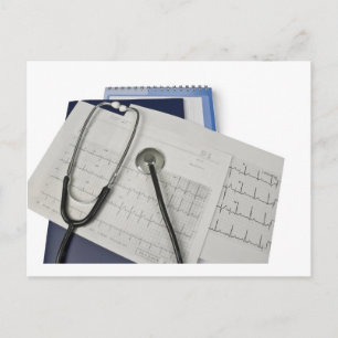 Stethoskop auf EKG-Messungen Postkarte