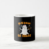 Stick or Treat Nurse Funny Halloween Costume Essen Kaffeetasse (Mittel)