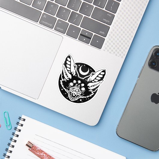 Sticker - "Five-Eyed Bat" (Laptop mit iPhone)