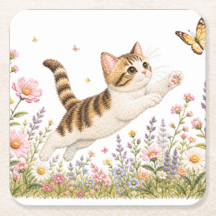 Stickereien Kitten jagt Schmetterling in Wildblume Rechteckiger Pappuntersetzer