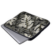 Stickereien: Schwarzweißdruck. Laptopschutzhülle (Vorne Knopf)