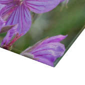 Stickige Wildblumen aus Geranium Schneidebrett (Ecke)