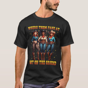Stiefel auf dem schwarzen Western am Boden, wo die T-Shirt