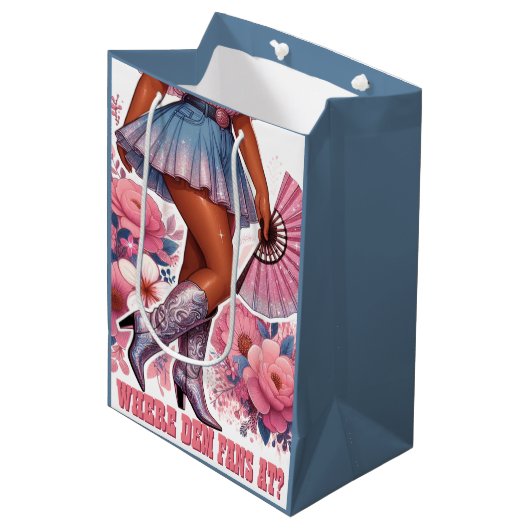 Stiefel auf dem Western Glam Cowgirl Mittlere Geschenktüte (Vorderseite Schrägansicht)