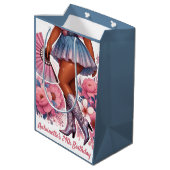 Stiefel auf dem Western Glam Cowgirl Mittlere Geschenktüte (Rückseite Schrägansicht)