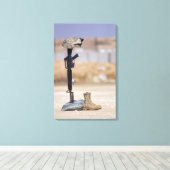 Stiefel, Gewehre, Hundemarken und Schutzhelm Leinwanddruck (Insitu (Holzboden))