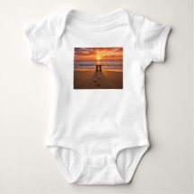 Stiefel im Sonnenuntergang Baby-Outfit