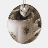 Stiefel in einem Teacup Keramik Ornament (Links)