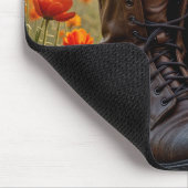 Stiefel mit Flagge und Mohnblumen Mousepad (Ecke)