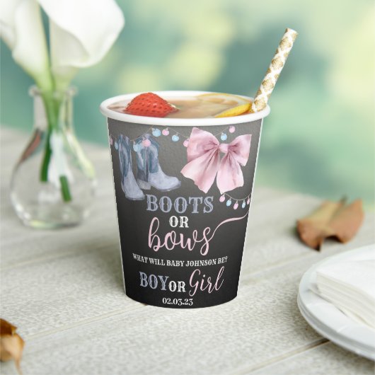 Stiefel oder Bogen Papiertasse. Pappbecher (In Situ)