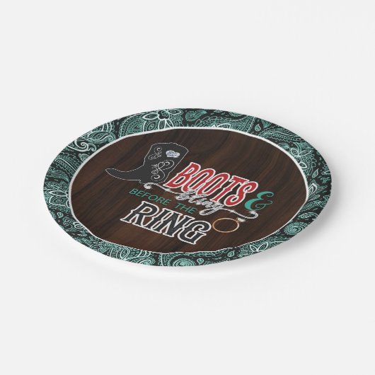 Stiefel und Bling vor der Ringplatte - Turq Pappteller (Schrägansicht)