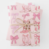 Stiefel und Bows Pink Girly Coquette Checkered Geschenkpapier Set (Beispiel)