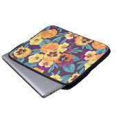 Stiefmütterchen auf Pflaumenviolett Laptopschutzhülle (Vorne Knopf)