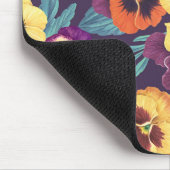 Stiefmütterchen auf Pflaumenviolett Mousepad (Ecke)