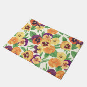 Stiefmütterchen auf weißlich fußmatte (Schrägansicht)