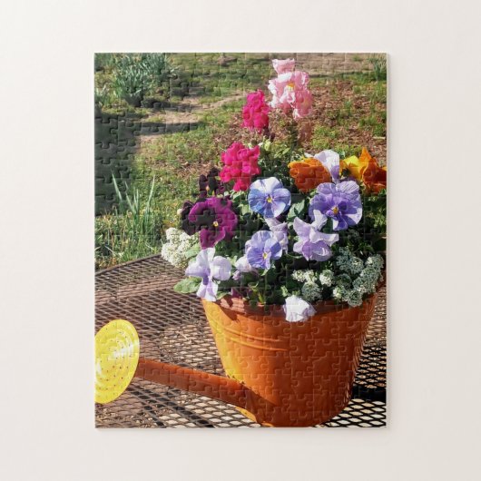 Stiefmütterchen-Blumen und Gießkanne Foto Puzzle (Vertikal)