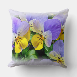 Stiefmütterchen - Eine Leckerei in Lila und gelb Kissen