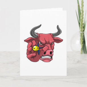 Stier beim Dartspiel mit Dartpfeil Karte