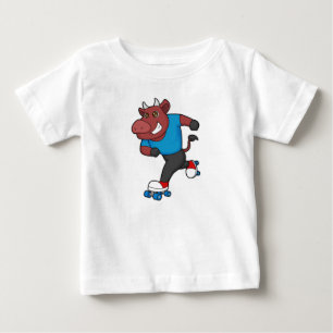 Stier beim Inline-Skaten mit Rollschuhen Baby T-shirt