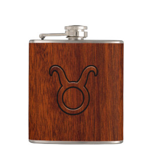 Stier-Zodiaksymbol auf Mahagoni-Dekor Flachmann
