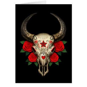 Stier-Zuckerschädel mit Roten Rosen auf Schwarzem