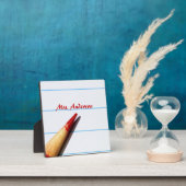 Stift des roten Lehrers auf gestrichenem Papier mi Fotoplatte (InSitu)