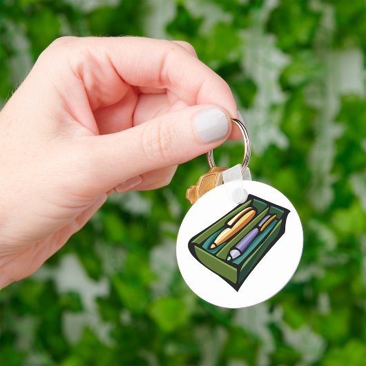 Stifte in einem Kasten Schlüsselanhänger