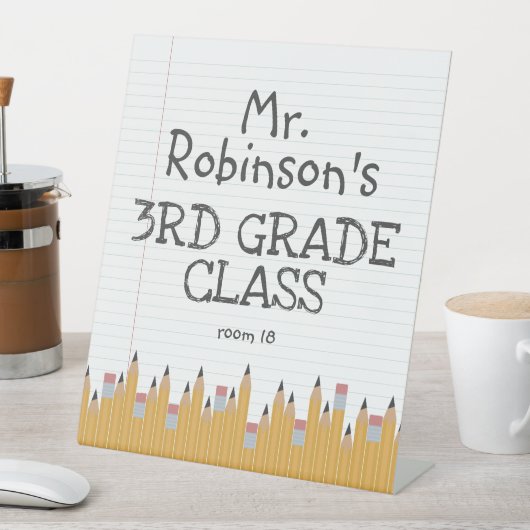 Stifte und Papier Personalisierte Klassenzeichen Sockelschild (In Situ)