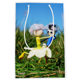 Stijldansende Fubby's in Narcissen jurk. Mittlere Geschenktüte