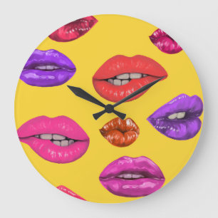Stil der 80er Jahre: buntes Lippenmuster. Große Wanduhr