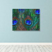 Stildekoration der Pfauenfedern in der Nacht Leinwanddruck (Insitu (Holzboden))