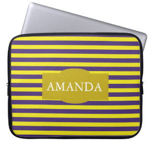 Stilgelbes und Lila Streifenmuster Monogramm Laptopschutzhülle