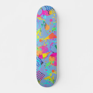 Stilgrunge im Retro-Stil der 90er Jahre Skateboard