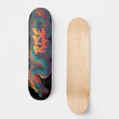 Stilisierte Graffiti Dragon Mural mit Bold 'RISE' Skateboard (Vorderseite)