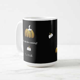 Stilisierte Kürbisse in Schwarz, Weiß und Gold Kaffeetasse