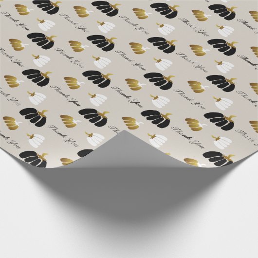 Stilisierte Pumpkins in Schwarz-weiß und Gold Geschenkpapier (Ecke)