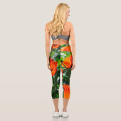 Stilisierte Red Poppy Blume Garden Pattern Capri Leggings (Rückseite)