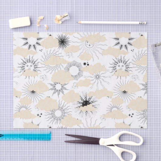 Stilisierte schwarze Sonnen hinter texturierten Br Seidenpapier (Handwerk)