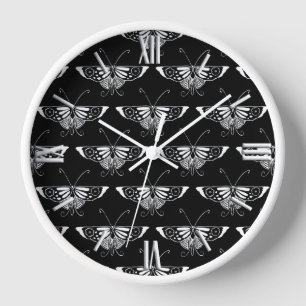 Stilisierter Deko-Schmetterling - schwarz-weiß Wanduhr