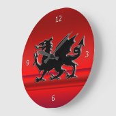 Stilisierter Schwarzer Walisischer Drache auf rot- Große Wanduhr (Winkel)