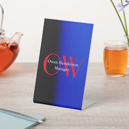 Stilistisch Einziges Blau, fett Text Monogram Sockelschild (In SItu)