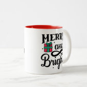 Stilistisch mit "Merry & Bright" Weihnachten Zweifarbige Tasse (VorderseiteRechts)