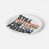 Still Fighting For Full Freedom LGBTQ America 250t Pappteller (Schrägansicht)