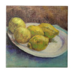 Still Life Lemons on a Plate by Vincent van Gogh Fliese<br><div class="desc">Still Life with Lemons on a Plate by Vincent van Gogh ist ein Vintager Post-Impressionismus klassischer Stillleben-Malerei mit Zitrusfrüchten, gelben Zitronen auf einer Platte in einer Küche. Über den Künstler: Vincent Willem van Gogh war ein postimpressionistischer Maler, dessen Werk durch seine raue Schönheit, emotionale Ehrlichkeit und seine kühne Farbe besonders...</div>