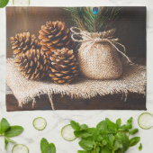 Still Life Peacock Feathones Pinecones Geschirrtuch (Gefaltet)