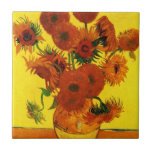 Still Life Vase w 15 Sonnenblumen Vincent van Gogh Fliese<br><div class="desc">Still Life: Vase mit 15 Sonnenblumen von Vincent van Gogh ist ein Vintager Kunst Post-Impressionismus noch Leben Blumenmalerei. Ein wunderschönes Bouquet mit frisch geschnittenen gelben und orangefarbenen Sonnenblumen aus einem Sommergarten in voller Blüte. Über den Künstler: Vincent Willem van Gogh (1853-1890) war einer der berühmtesten postimpressionistischen Maler seiner Zeit. Seine...</div>