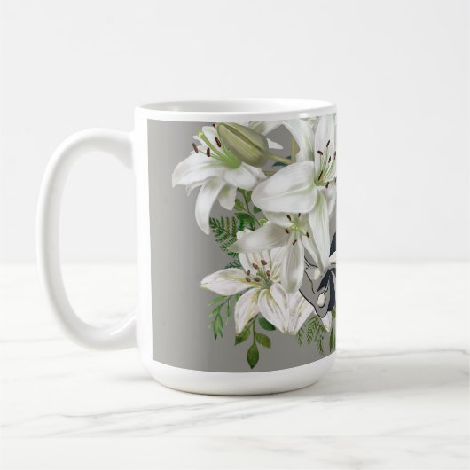 Stille Blüte: Schädel und weiße Lilien Kaffeetasse (Links)