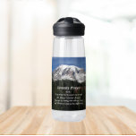 Stille Gebetslandschaft Rainier Berg Landschaft Trinkflasche<br><div class="desc">Bleibe mit dieser durchsichtigen Plastikflasche,  die das Foto des schneebedeckten Berges Rainier mit den inspirierenden Worten des Serenity-Gebet in weißen Briefen zeigt. Wählen Sie die Größe und Farbe der Wasserflasche aus. HINWEIS: Text-Positionierung nicht optimiert für Flaschen im Kindformat.</div>